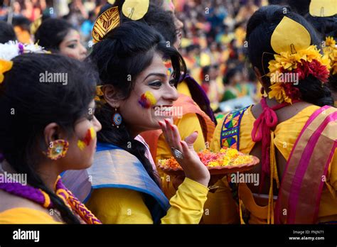 Kolkata, India. 15th Mar, 2016. Students enjoy playing abir ...