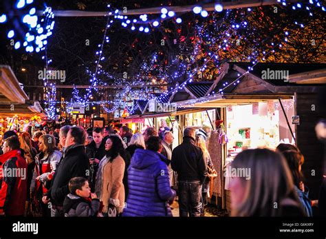 Harrogate Christmas Market. Shoppers at Harrogate Christmas Market on The Stray, Harrogate Stock ...