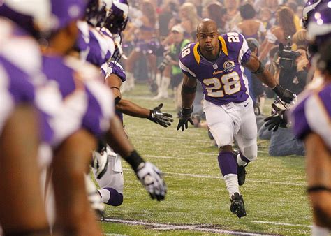 Vikings’ Adrian Peterson Chases Rushing Record - The New York Times