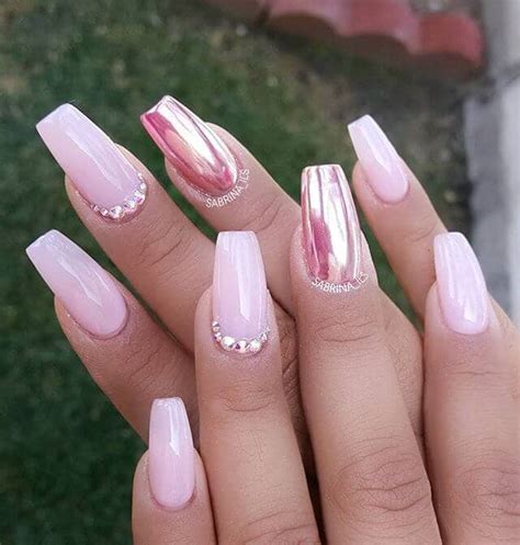 24 Eye-Catching Chrome Nails to Revolutionize Your Nail Game