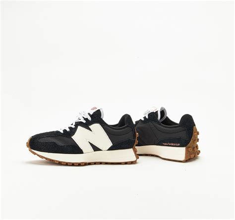 New Balance 327 Black / White, Women's Fashion, Footwear, Sneakers on ...