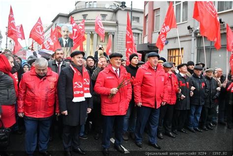 In Defense of Communism: Russia: Communists paid tribute to the 102nd ...