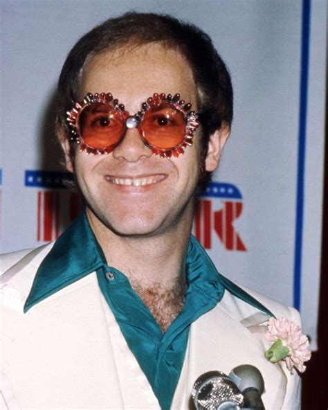 Elton John Heart Shaped Glasses / Man Arrested For Stealing Elton John S Heart Shaped Glasses ...