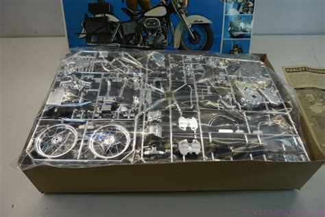 Vintage Revell Harley-Davidson Police Bike 1:8 Scale Model Kit