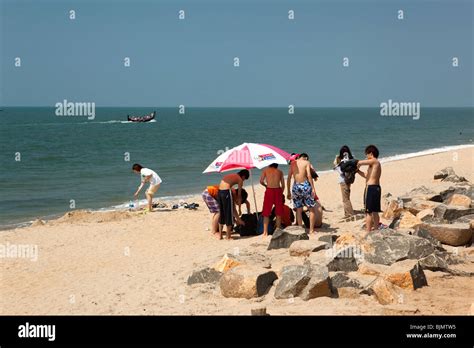 Cherai beach, kerala hi-res stock photography and images - Alamy