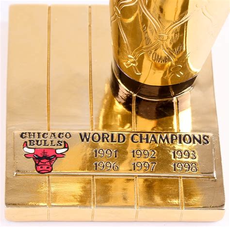 Larry O'Brien Chicago Bulls Replica NBA Six-Time World Champions Trophy | Pristine Auction