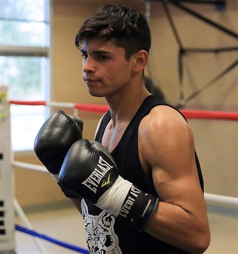 Ryan Garcia Boxing Gloves : Jorge Linares Ready For Ryan Garcia Fight ...