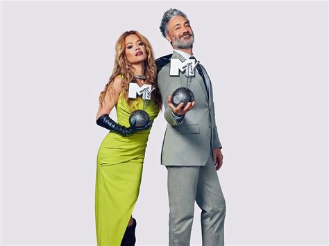 Rita Ora dan Taika Waititi Bakal Jadi Host MTV EMA 2022