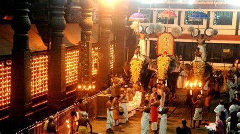 Guruvayur Temple in Kerala: Interesting Facts and Photos of the Ancient Krishna Temple | News ...