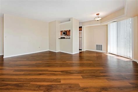 Elm Creek Apartments - Elmhurst, IL 60126