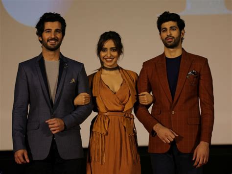 ‘Tum Bin’ and ‘Tum Bin 2’ cast meet for party | Bollywood – Gulf News