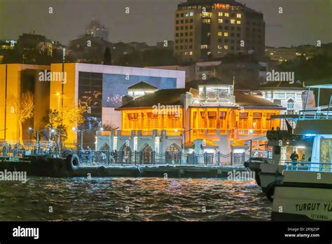 Istanbul bosphorus at night Stock Photo - Alamy