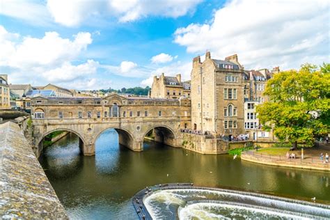 Premium Photo | View of the pulteney bridge river avon in bath, england