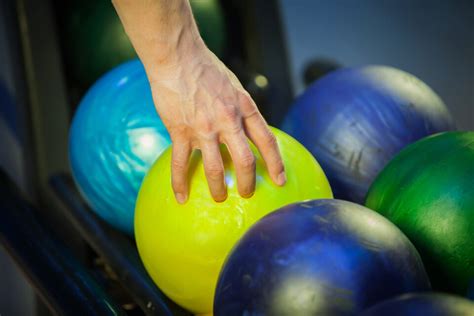 8 Best Bowling Ball Brands for Beginners and Veteran Bowlers