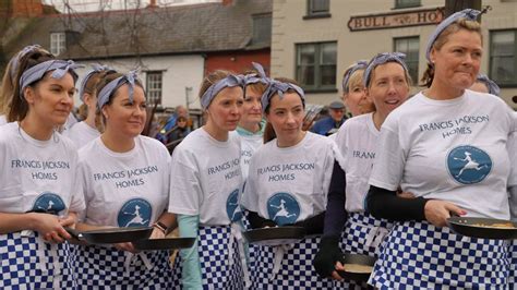 Olney: The town where a pancake race is a global event - BBC News