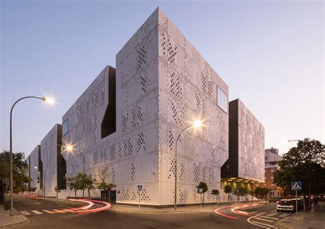 Middle East Modernism: 7 Projects Reimagining Traditional Islamic ...