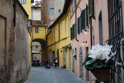 Joe's Retirement Blog: Quiet Streets or Pounding Drumbeats, Lucca ...