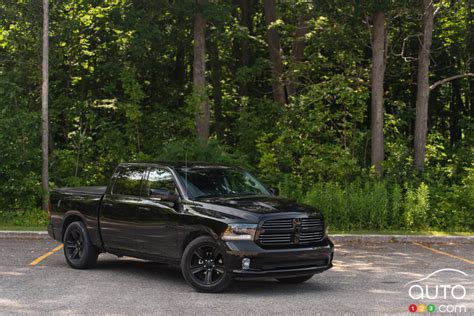 2015 RAM 1500 Black Sport Crew Cab Review | Car Reviews | Auto123