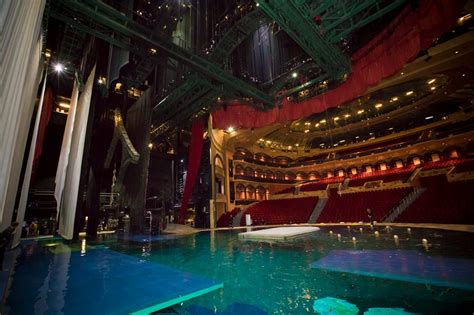 Inside 'O': The technological magic of Cirque du Soleil - CNET