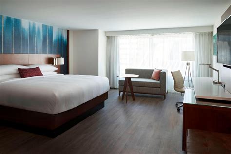 Hotel inside Rogers Centre with Field View | Toronto Marriott City Centre Hotel