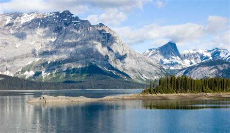 The Only Guide You Need to Alberta Provincial Parks | RVezy