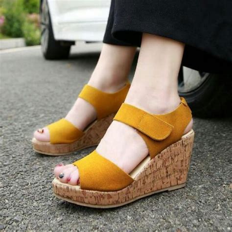 Sandal Wanita Wedges Terbaru - Juwitala