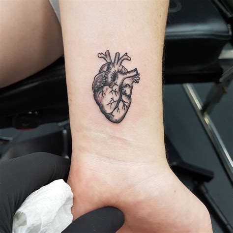 281 Likes, 10 Comments - jeff kraatz (@kraatztattoo) on Instagram: “A tiny little heart. Done ...