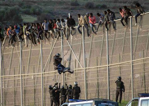 More than 200 migrants storm Morocco-Spain border - CGTN Africa