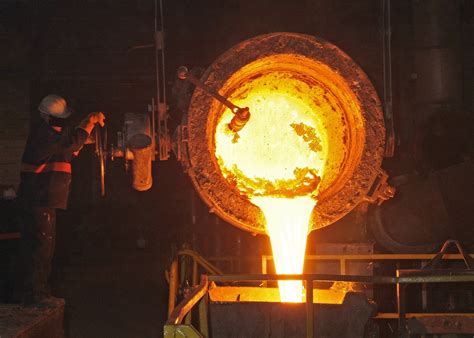 Molten metal pouring from ladle | Goodwin Steel Castings | Flickr