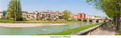 425 Parma river: immagini, foto stock e grafica vettoriale | Shutterstock