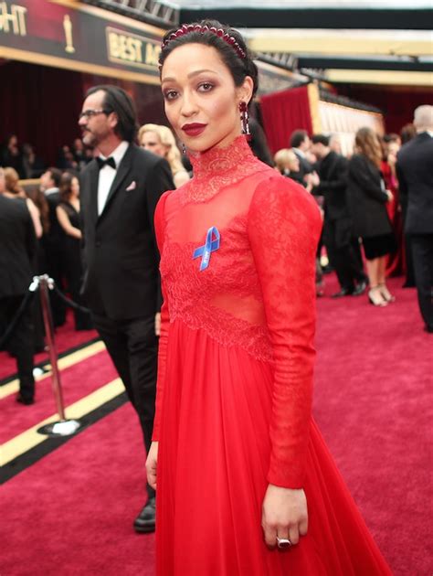 Why Celebrities Are Wearing Blue ACLU Ribbons at the Oscars | Inverse