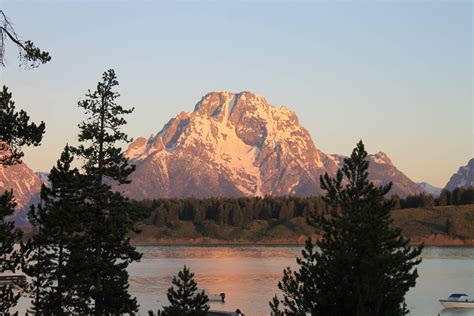 Mount Moran at Sunrise [4,272x2,848] : r/EarthPorn