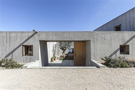 Patio House / OOAK Architects | ArchDaily