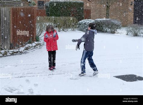 Ashford, Kent, UK. 27th Feb, 2018. UK Weather: Children enjoying the Stock Photo: 175755898 - Alamy