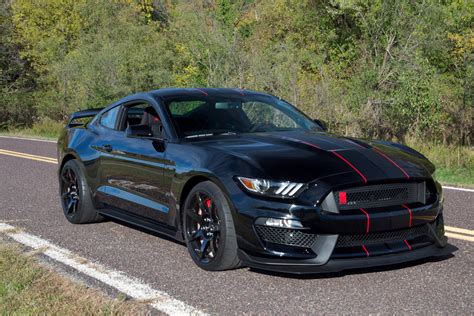 2016 SHELBY MUSTANG GT350R - Front 3/4 - 214292