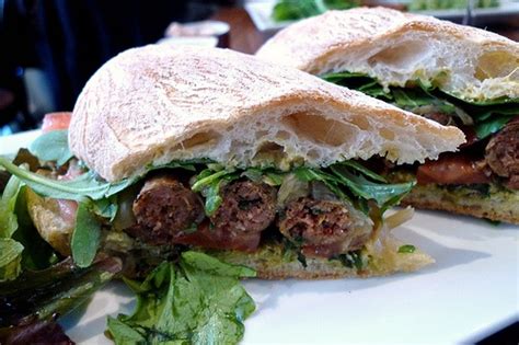Vicky's Online Cookbook: Merguez Sandwich with Arugula Salad