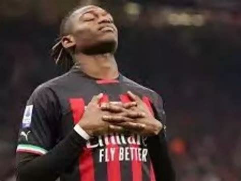 AC Milan's Rafael Leao chooses this football legend Over Cristiano ...