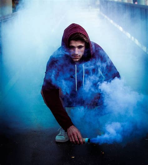 Smoke Bomb Photography Tips & Ideas – How to Achieve a Photo Realistic Smoke Effect