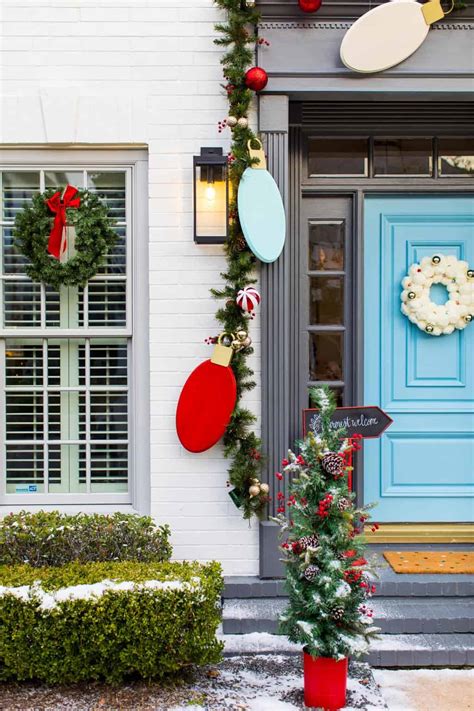 Christmas Door Decorations - DIY Wood Lights Christmas Garland