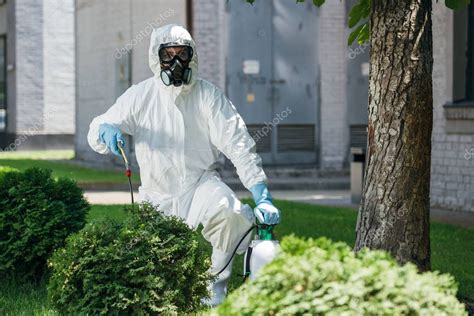 Pest Control Worker Uniform Spraying Chemicals Bush — Stock Photo ...