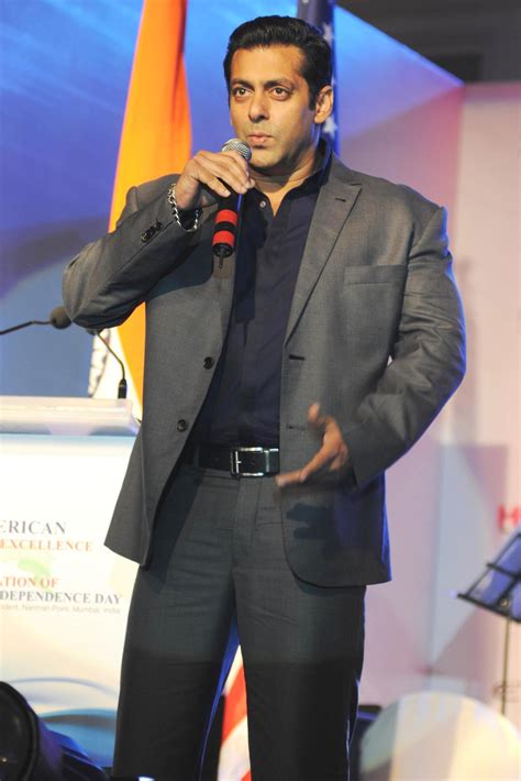 Salman Khan giving his speech at the 8th Indo American Corporate ...