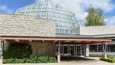 Niagara Parks Butterfly Conservatory, Niagara Falls, Canada - Book Tic