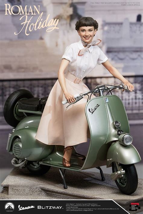 Princess Ann & Vespa 125 "Roman Holiday" Statue - Spec Fiction Shop | Audrey hepburn outfit ...