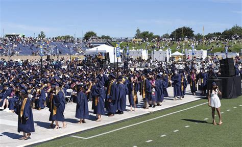 After UC Davis commencement halted by heat, students seek answers - Los Angeles Times