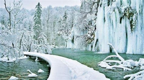 Plitvice Lakes in winter looks like something from Frozen! City Of Zagreb, Plitvice Lakes ...