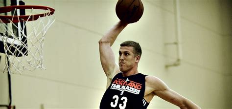 Mason Plumlee throws down dunk over KCP in summer league