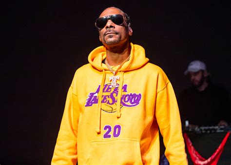 How Snoop Dogg Became an Iconic Lakers Fan - SPIN