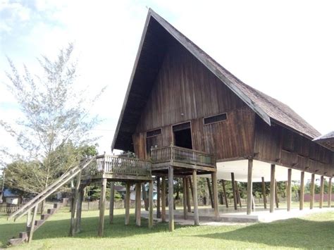 7 Jenis Rumah Betang: Rumah Adat Kalimantan Tengah