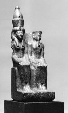 -Pschent Crown of Upper and Lower Egypt (Left): worn by pharaohs to symbolize rule over Lower ...