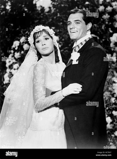 THOROUGHLY MODERN MILLIE, from left, Mary Tyler Moore, John Gavin, 1967 Stock Photo - Alamy